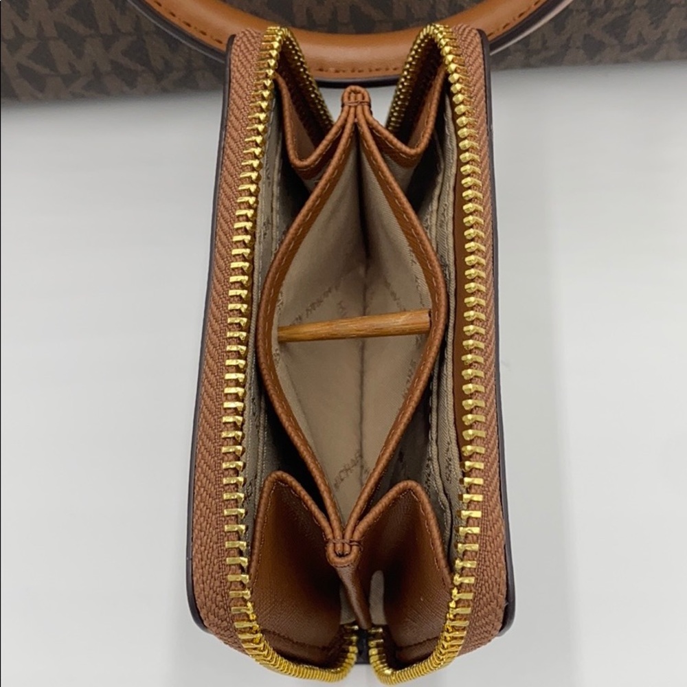 MICHAEL KORS HOPE MD MESSENGER & MD ZA CARD CASE - Picture 15 of 16